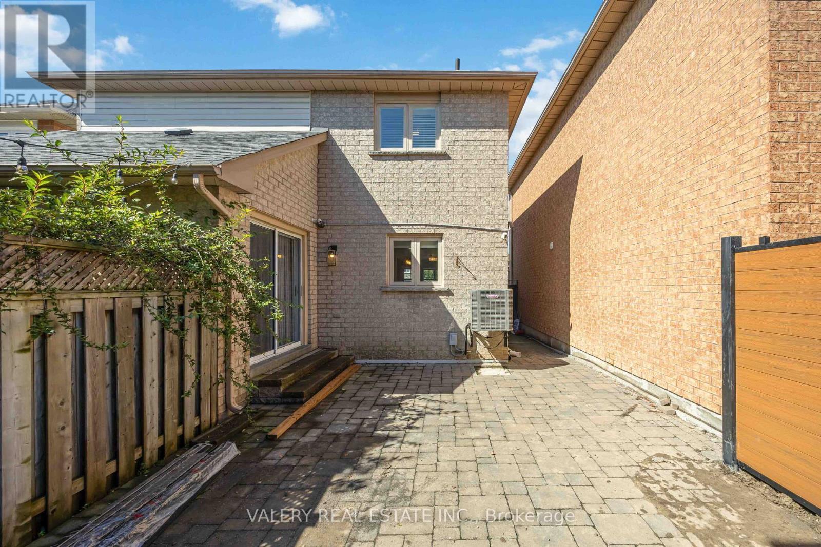 Interlock side yard